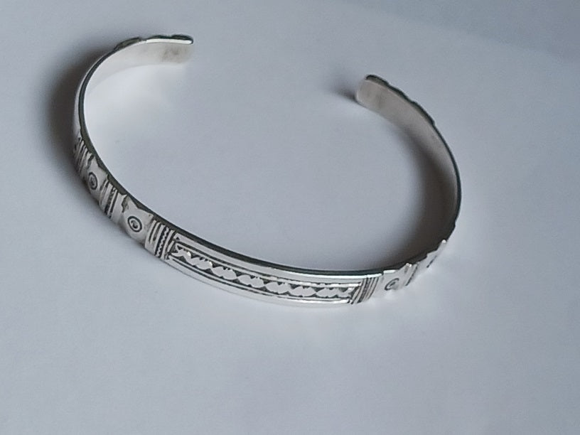 Bracelet touareg en argent ciselé