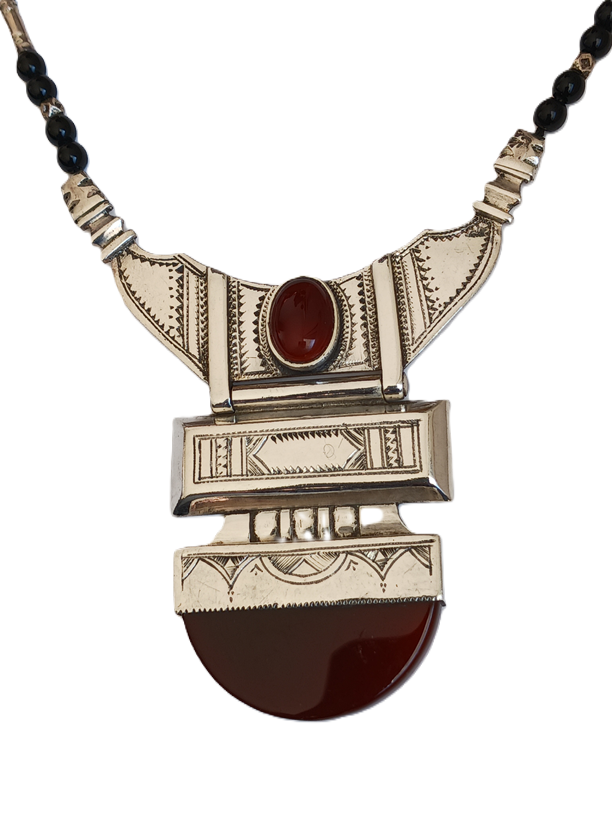 Tuareg necklace in silver and agate stone