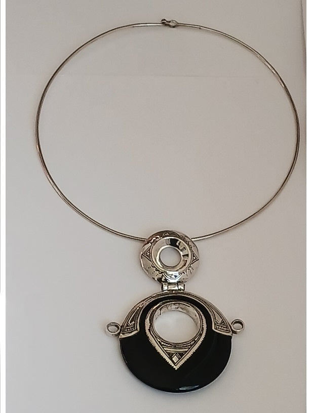 Tuareg necklace in silver and agate stone