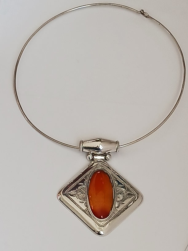 Tuareg necklace in silver and agate stone