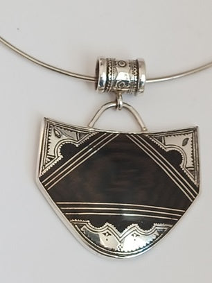 Collier touareg en argent et bois d'ébène
