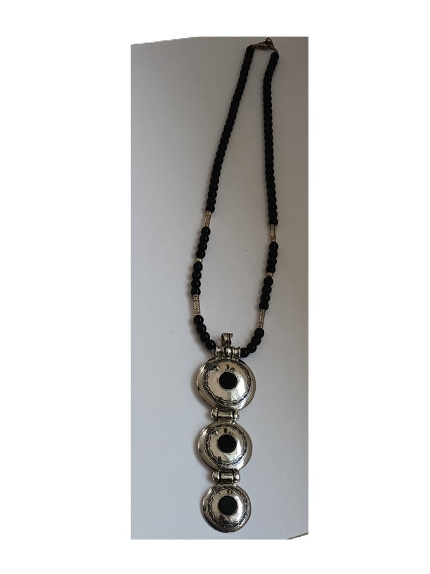 Collier touareg en argent orné de pierre agate