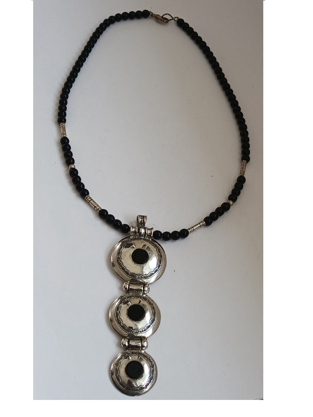 Collier touareg en argent orné de pierre agate