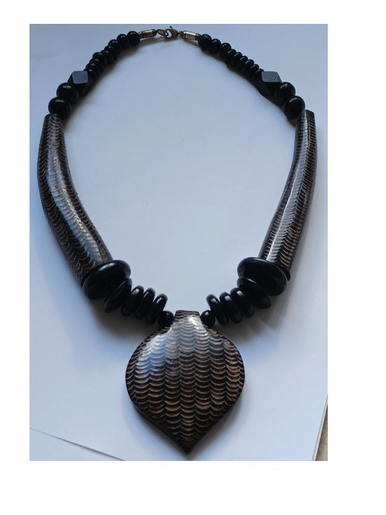 Collier en corne