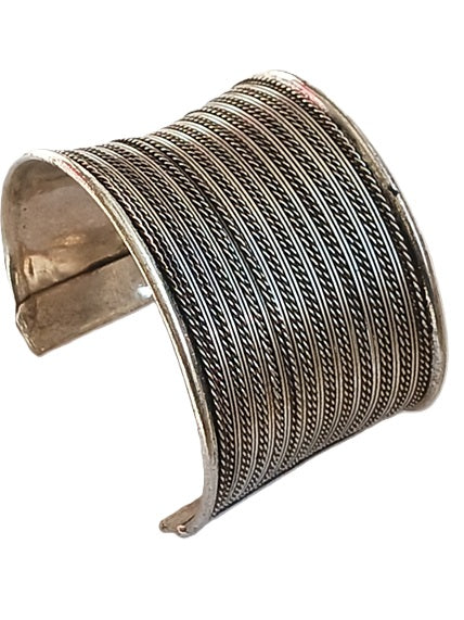 Bracelet manchette en métal argenté