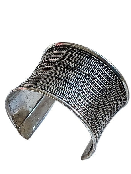 Bracelet manchette en métal argenté
