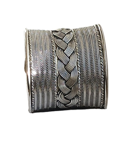 Bracelet manchette en métal argenté
