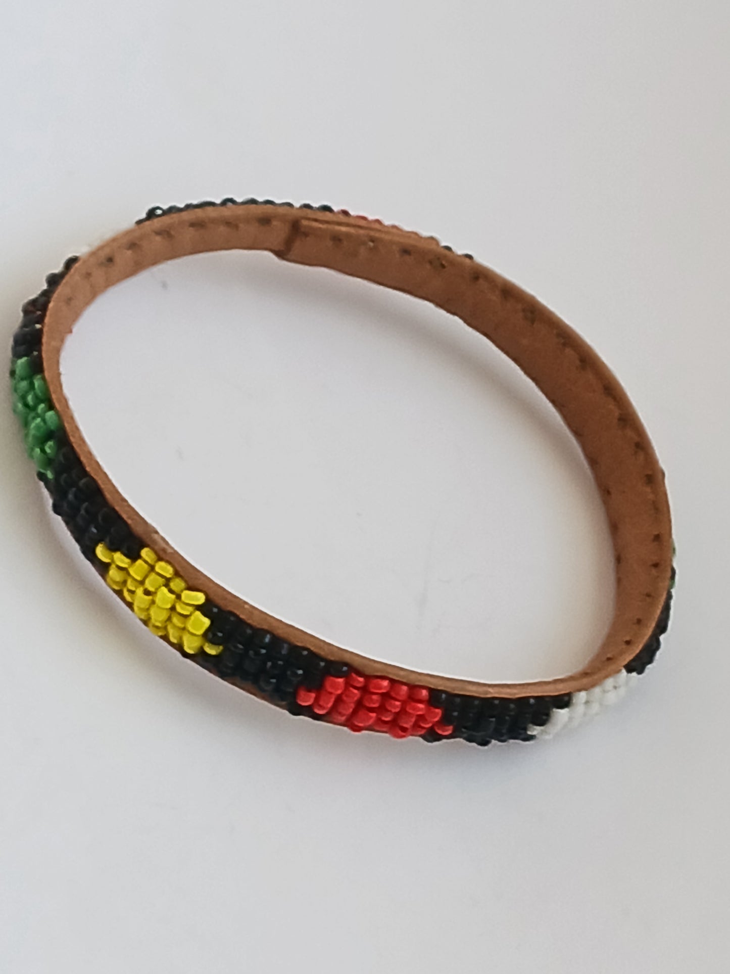 Bracelet en cuir et perles