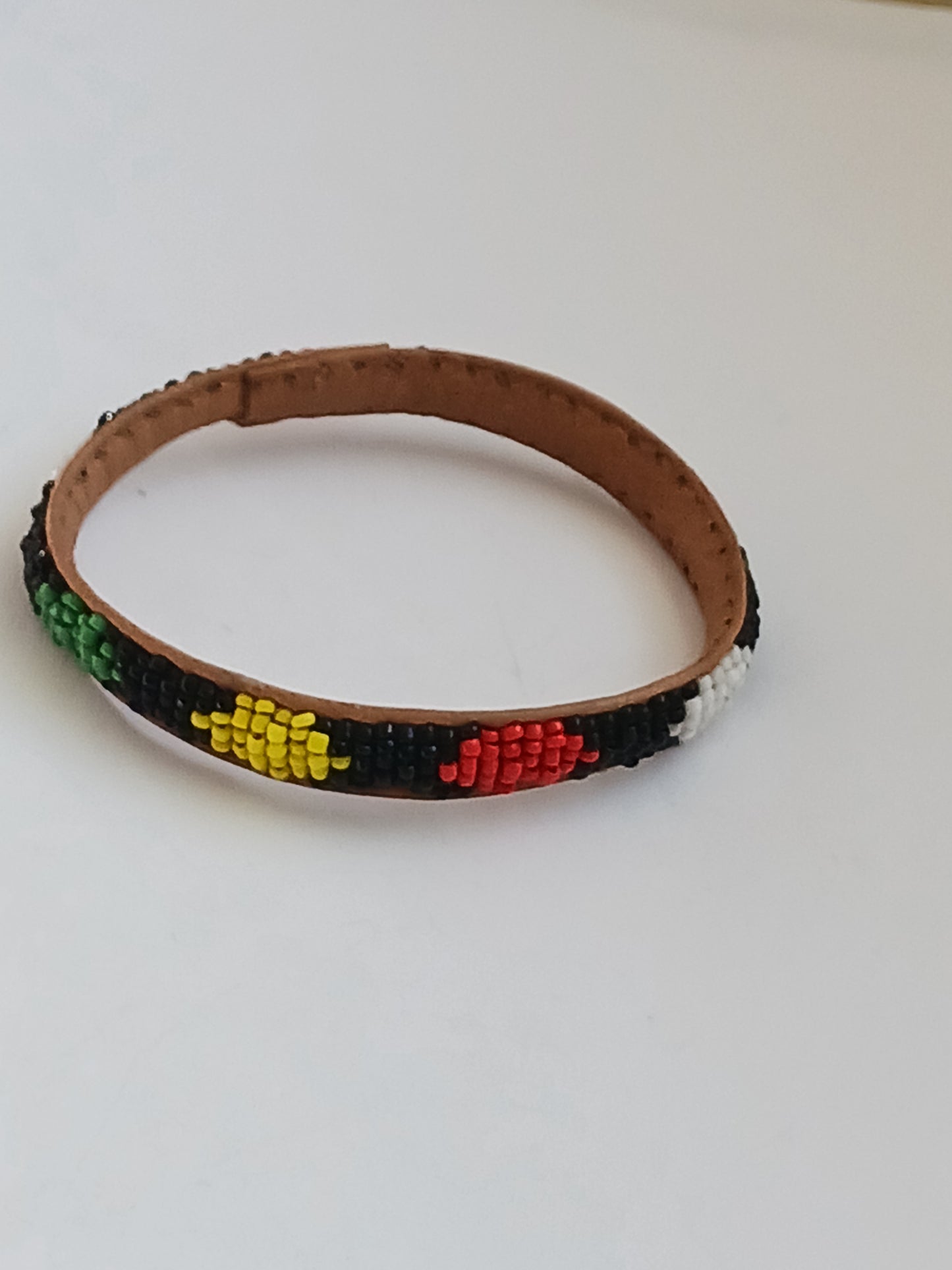 Bracelet en cuir et perles