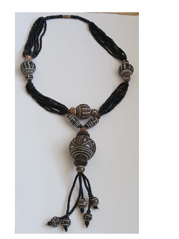 Collier en terre cuite et perles