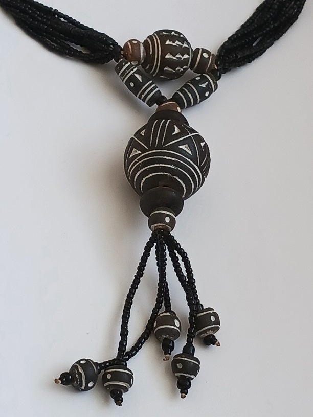 Collier en terre cuite et perles