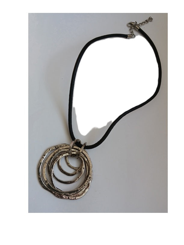 Collier cordon cuir