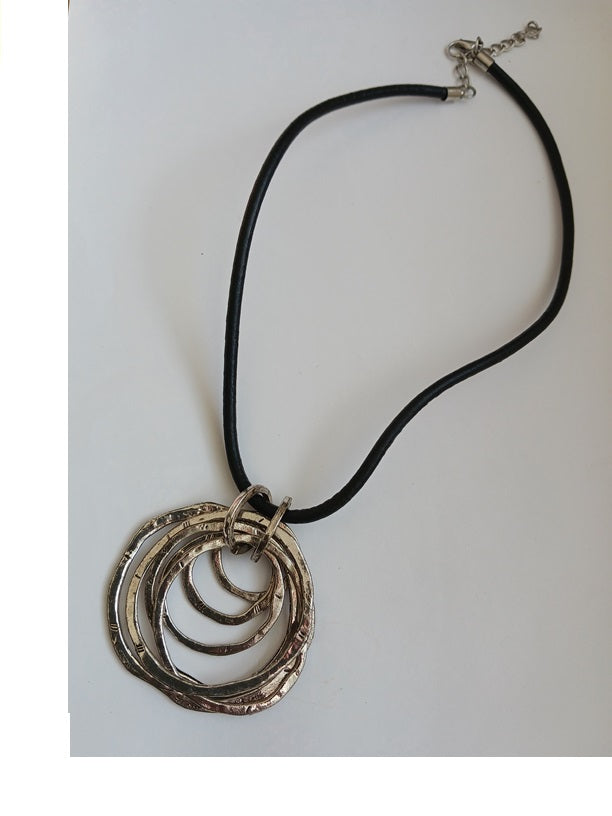 Collier cordon cuir