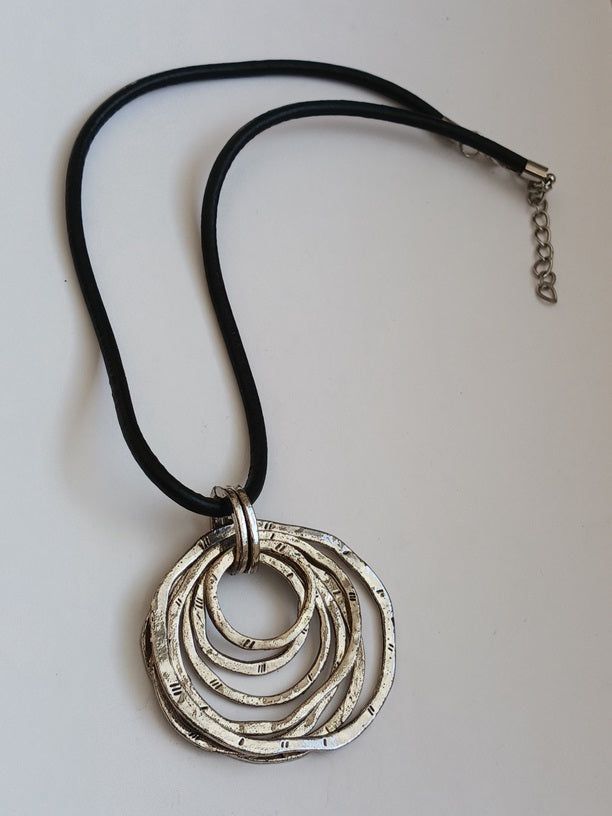 Collier cordon cuir
