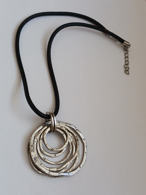 Collier cordon cuir