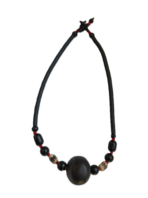 Collier en bois et perles