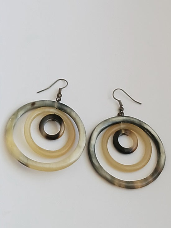 Boucles d'oreilles en corne