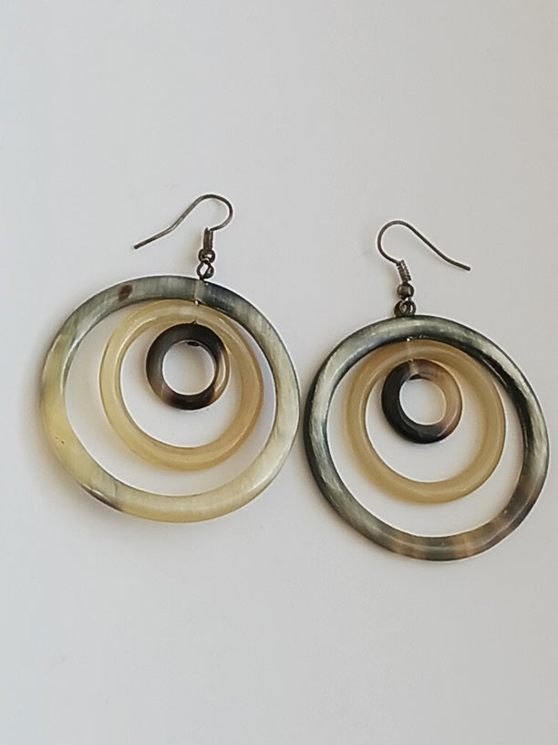 Boucles d'oreilles en corne