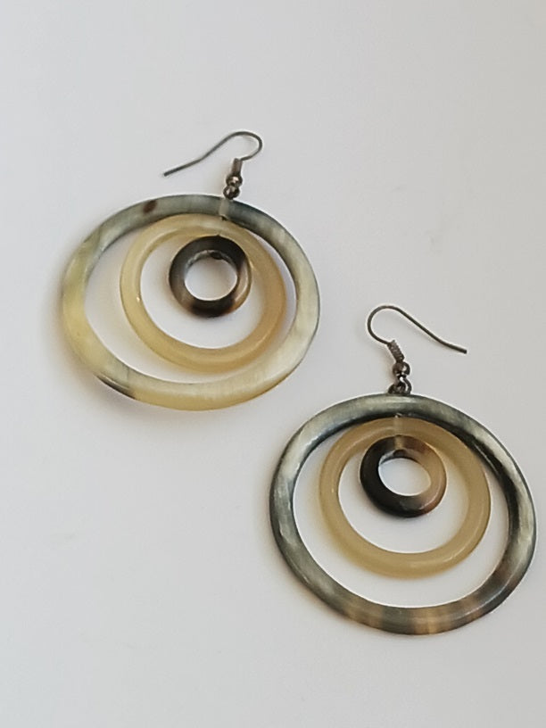 Boucles d'oreilles en corne