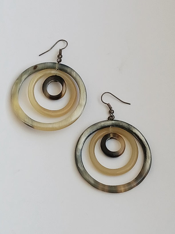 Boucles d'oreilles en corne
