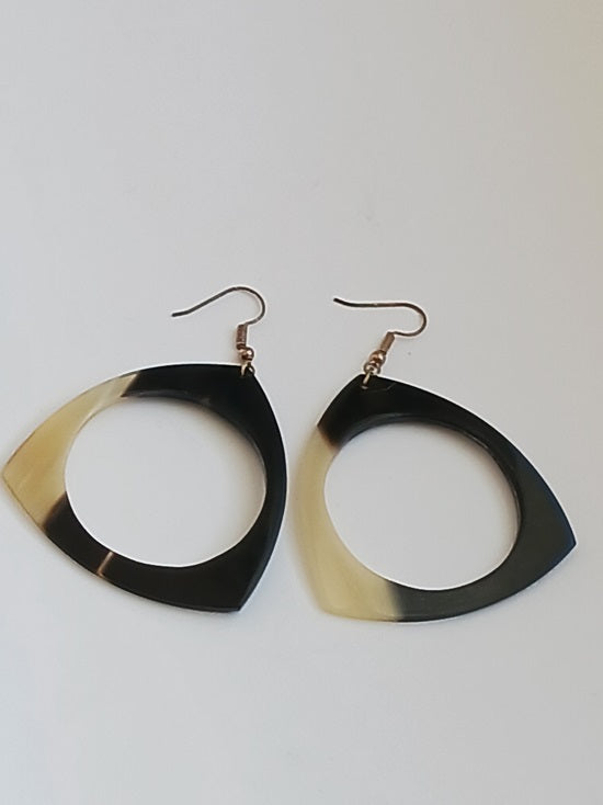 Boucles d'oreilles en corne