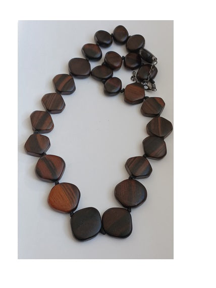 Collier en bois