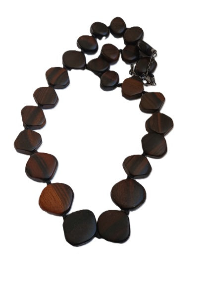 Collier en bois