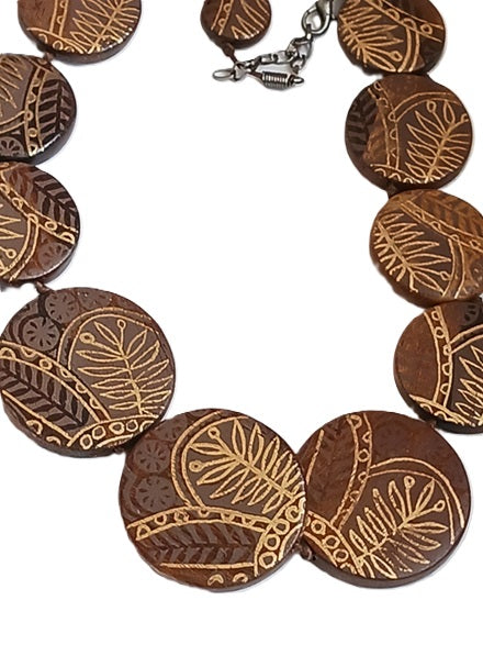 Collier en bois