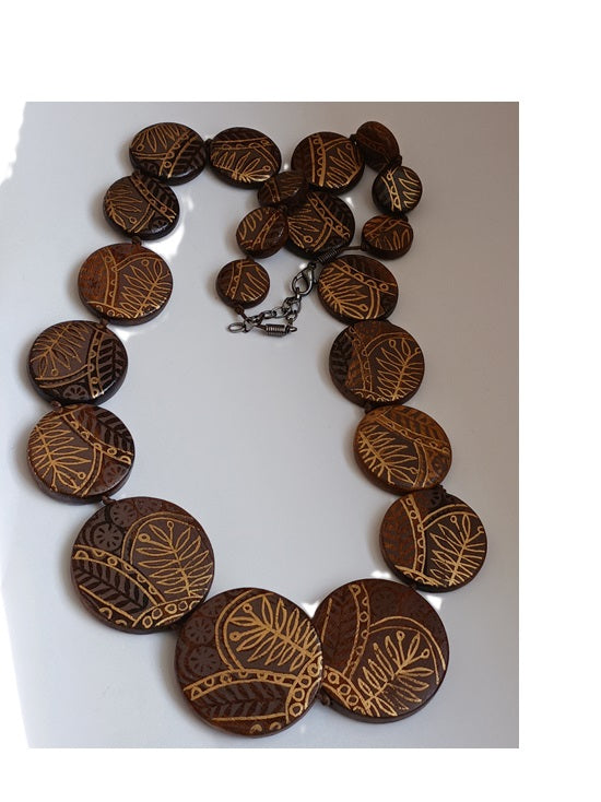 Collier en bois