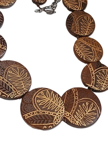 Collier en bois