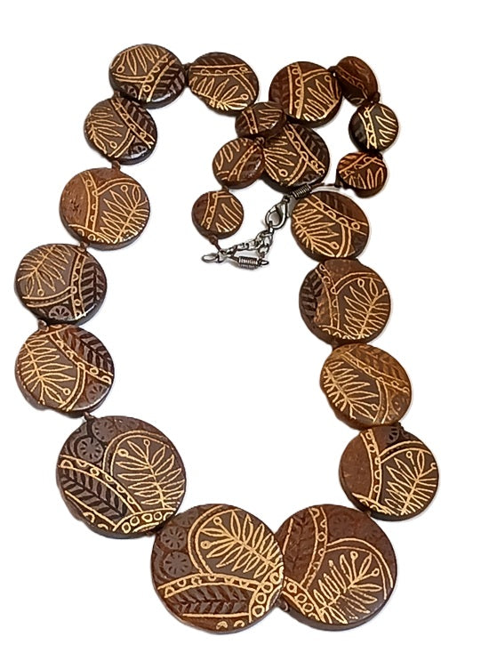 Collier en bois