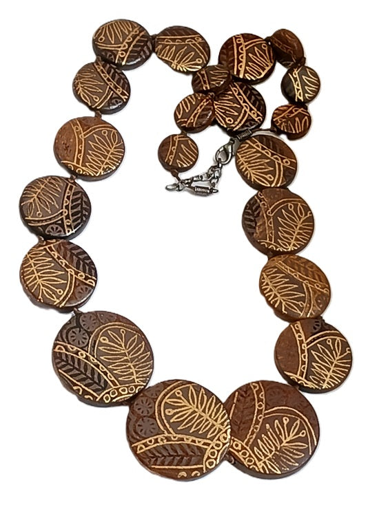 Collier en bois