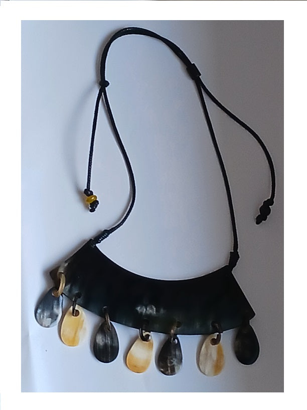 Collier en corne