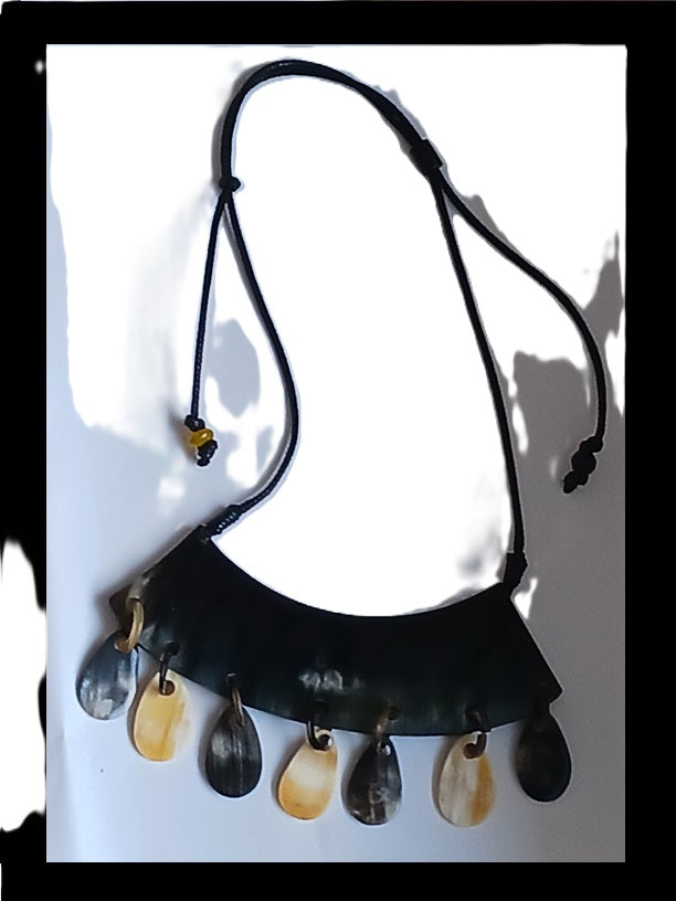 Collier en corne