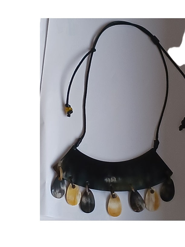 Collier en corne