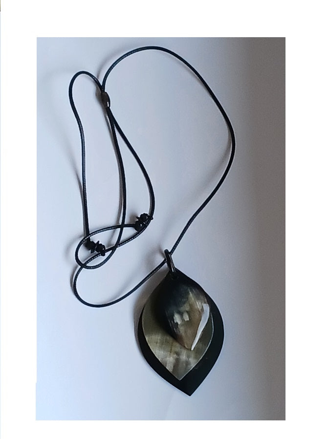 Collier en corne