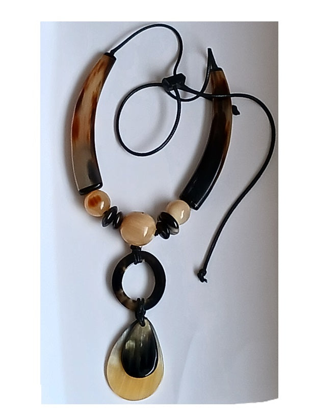 Collier en corne