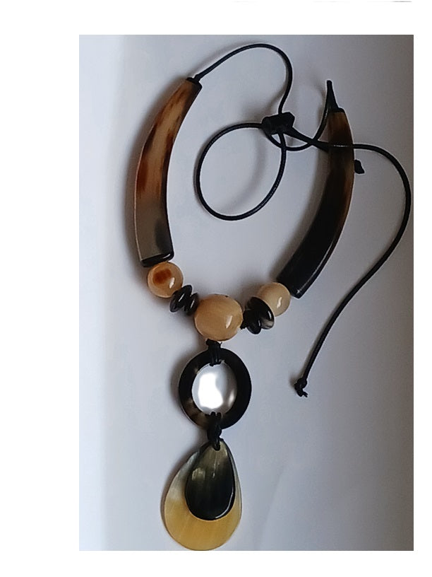 Collier en corne