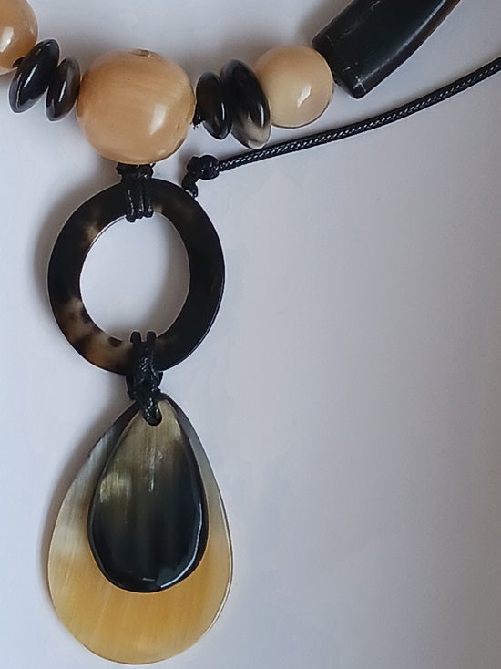 Collier en corne