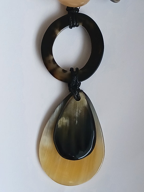 Collier en corne