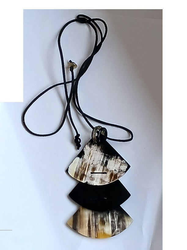 Collier en corne