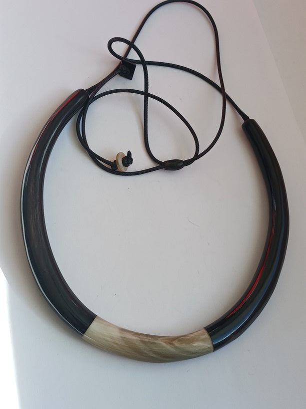 Collier en corne