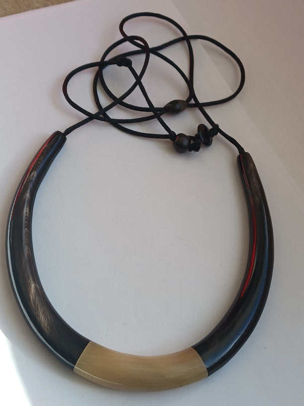 Collier en corne