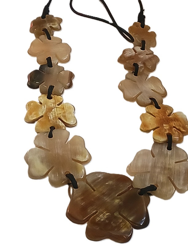 Collier en corne