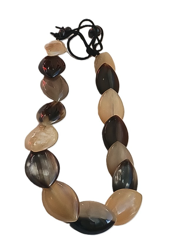 Collier en corne