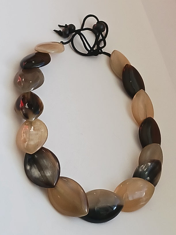 Collier en corne