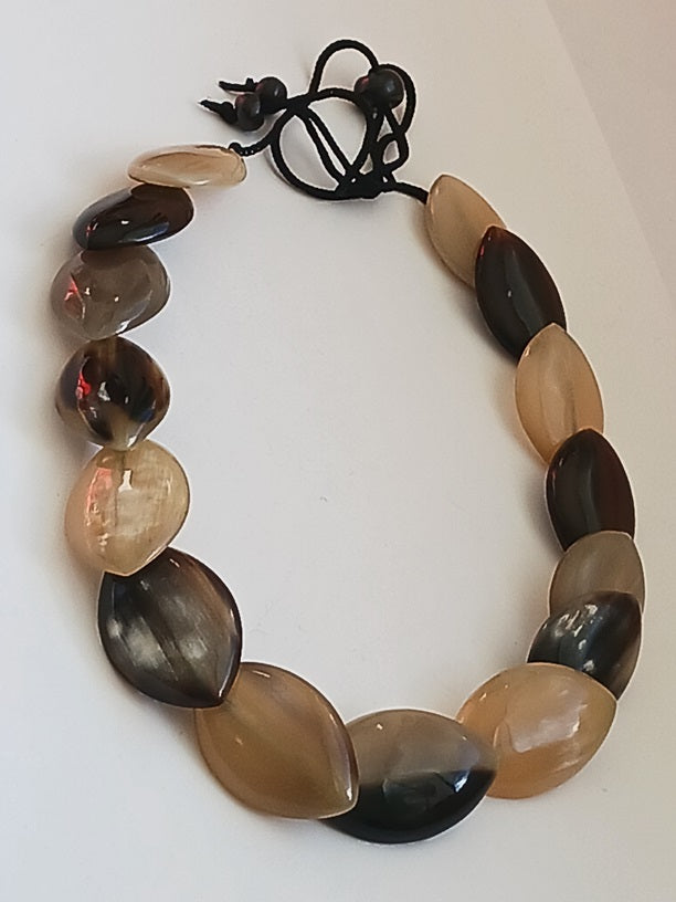 Collier en corne