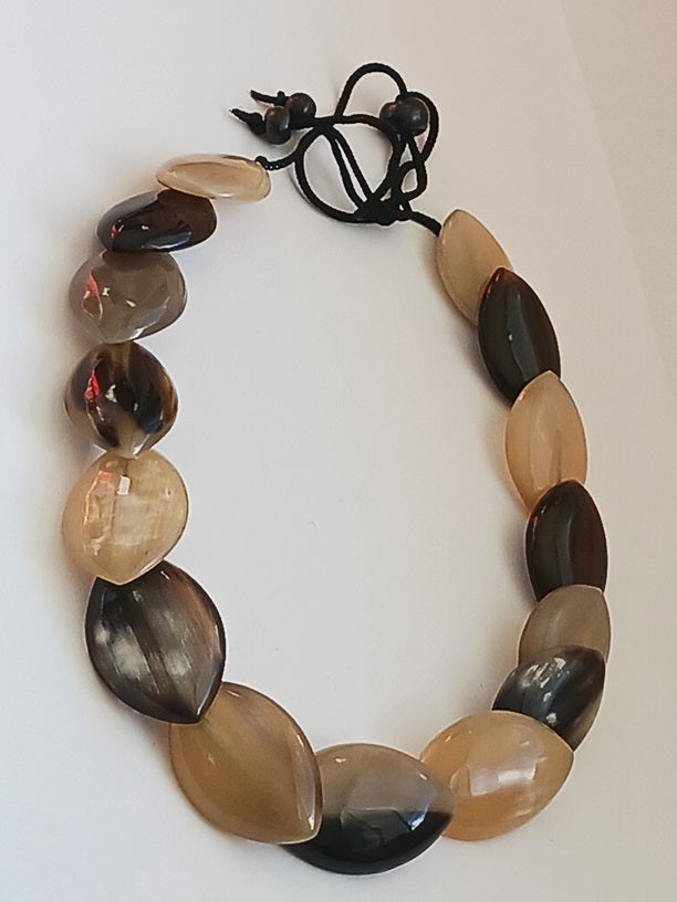 Collier en corne