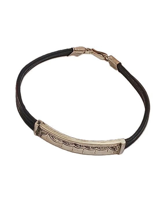 Bracelet touareg en argent avec des cordons en cuir