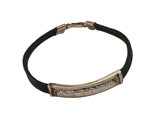 Bracelet touareg en argent avec des cordons en cuir